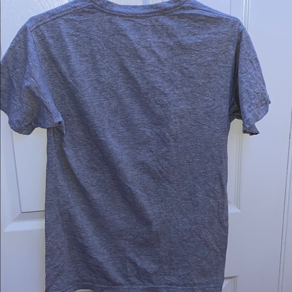 Gray tee - Picture 4 of 4